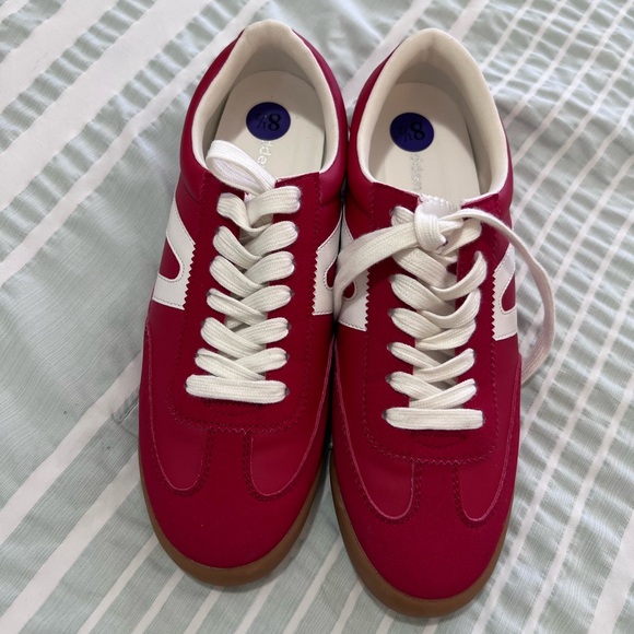 Madden Girl Brooklyn Retro Trainer Sneakers size 8.5 - Picture 8 of 8